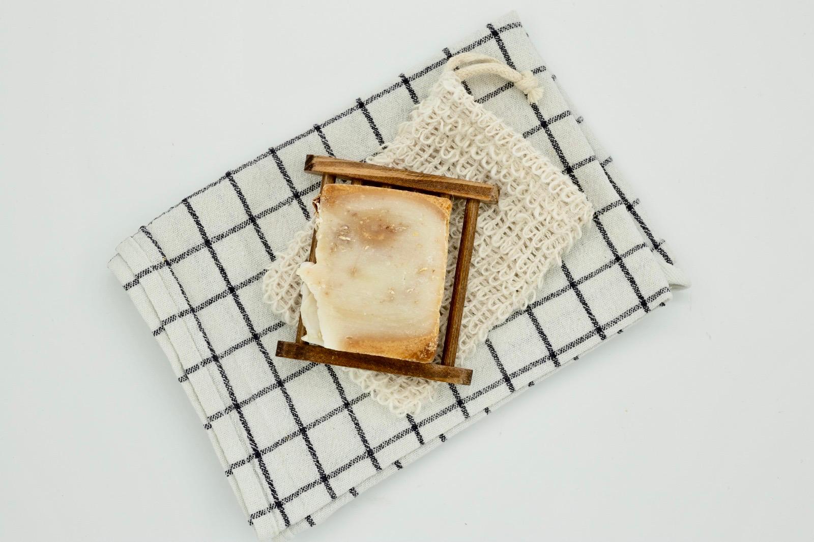 Naravno trdo milo - Med in ovseni kosmiči